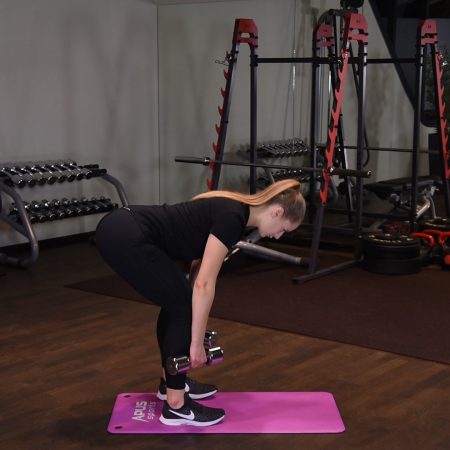 Martwy ciąg z hantlami