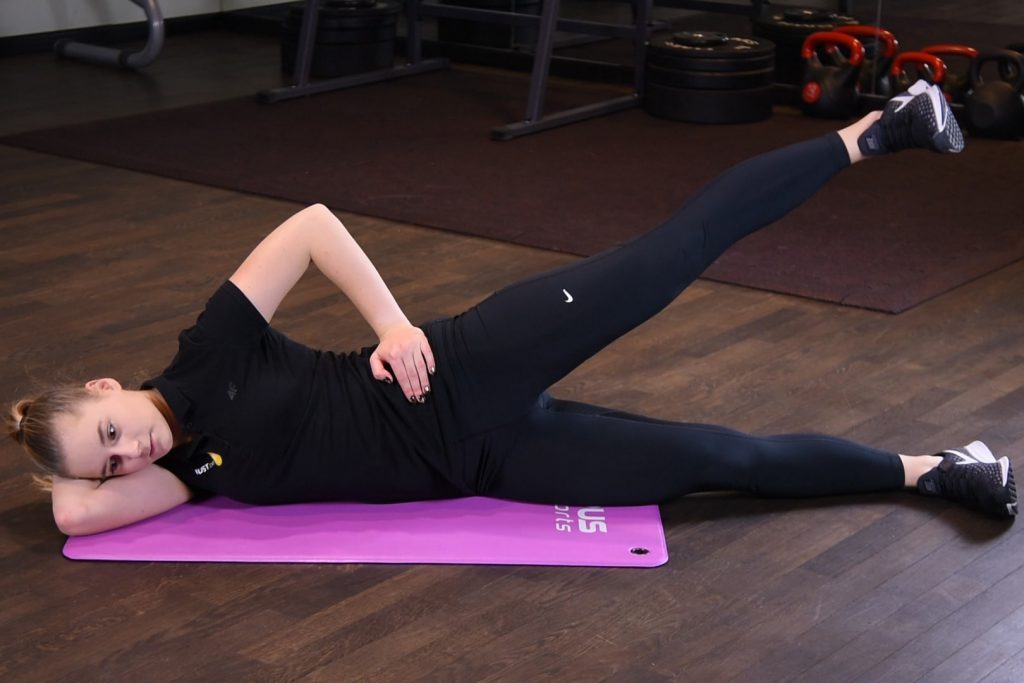 Odwodzenie nogi w leżeniu bokiem Odwodzenie nogi w leżeniu bokiem