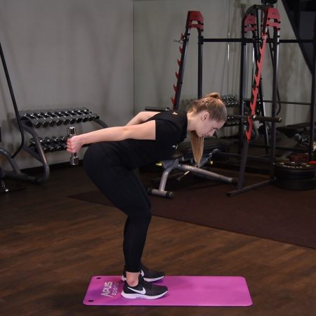 Prostowanie przedramienia w opadzie tułowia z hantlą Prostowanie przedramienia w opadzie tułowia z hantlą