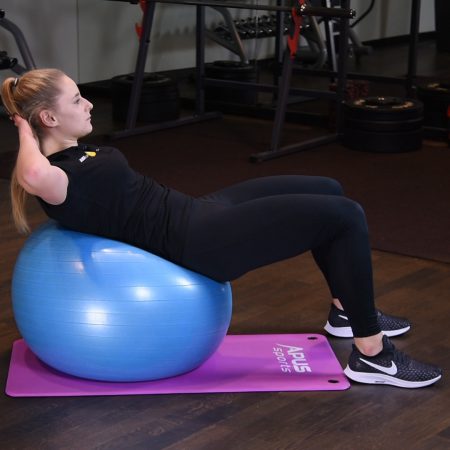 Spięcia brzucha na piłce do ćwiczeń Spięcia brzucha na piłce do ćwiczeń