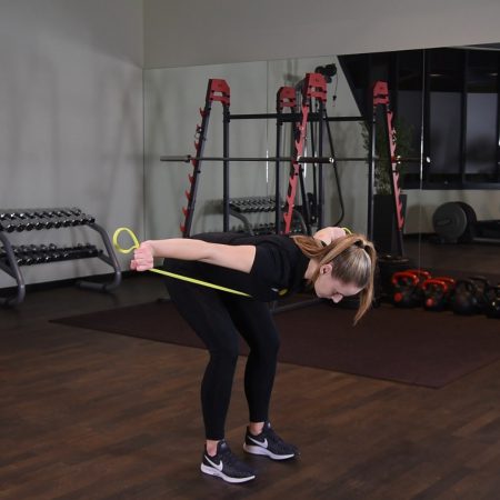 Odwrotne rozpiętki w opadzie tułowia z gumą power band Odwrotne rozpiętki w opadzie tułowia z gumą power band