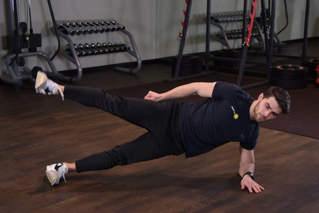 Plank bokiem z unoszeniem nogi