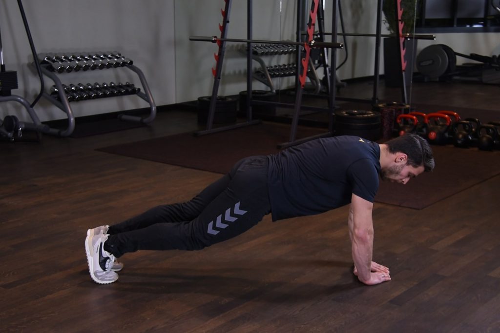 Pompki diamentowe Ćwiczenie Pompki diamentowe - just be fit