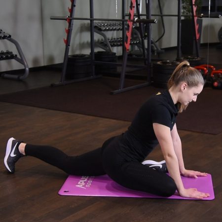 Pozycja gołębia Ćwiczenie Pozycja gołębia - just be fit