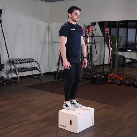 Przysiad z wyskokiem na podwyższenie Przysiad z wyskokiem na podwyższenie - just be fit