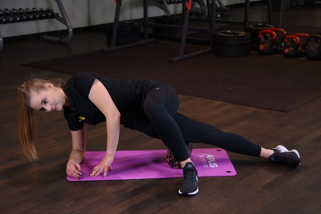 Rolowanie boku uda Rolowanie boku uda