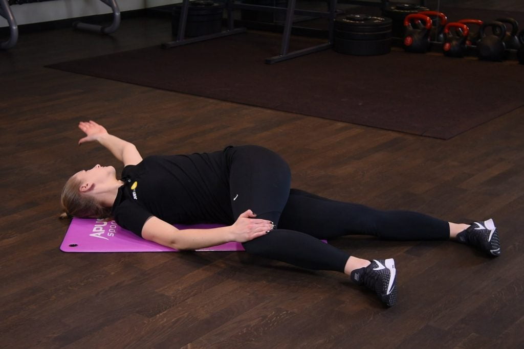 Rotacja kręgosłupa piersiowego w leżeniu bokiem Rotacja kręgosłupa piersiowego w leżeniu bokiem