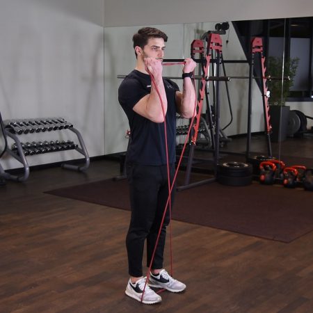 Uginanie ramion z gumą power band w staniu Uginanie ramion z gumą power band w staniu