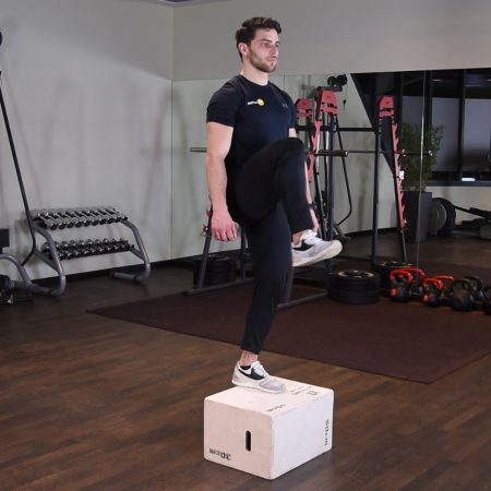 Wejście na podwyższenie z unoszeniem kolana Wejście na podwyższenie z unoszeniem kolana