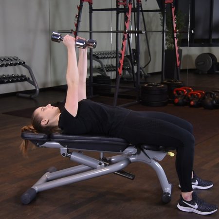 Wyciskanie hantelek wąsko leżąc na ławce prostej Wyciskanie hantelek wąsko leżąc na ławce prostej