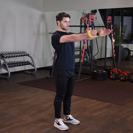 Wysuwanie ramion do przodu z gumą mini band Wysuwanie ramion do przodu z gumą mini band - just be fit