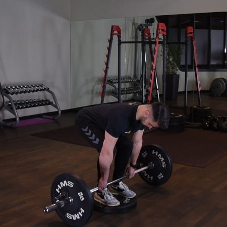 Martwy ciąg ze sztangą z deficytu Martwy ciąg ze sztangą z deficytu - just be fit