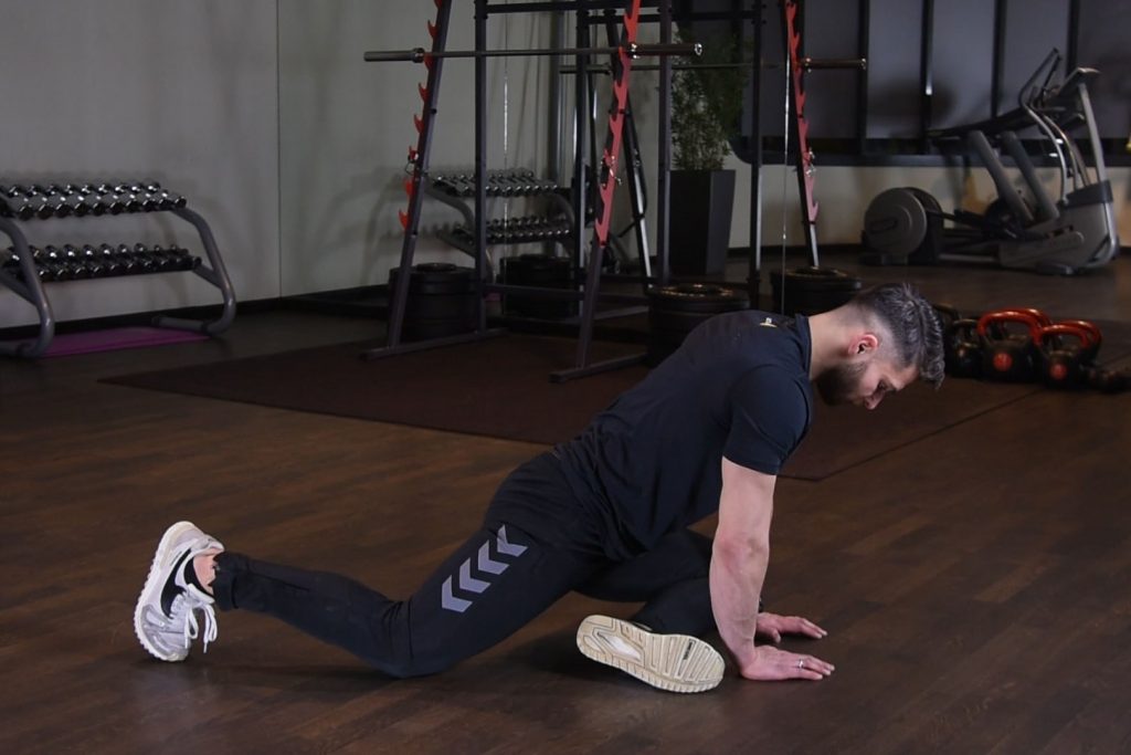 Mobilizacja biodra w pozycji gołębia Mobilizacja biodra w pozycji gołębia - just be fit