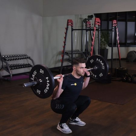 Przysiad ze sztangą z tyłu - high bar Przysiad ze sztangą z tyłu - high bar