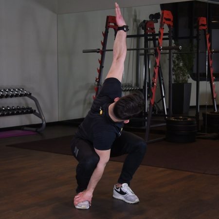 Rotacje tułowia w głębokim przysiadzie Rotacje tułowia w głębokim przysiadzie - just be fit