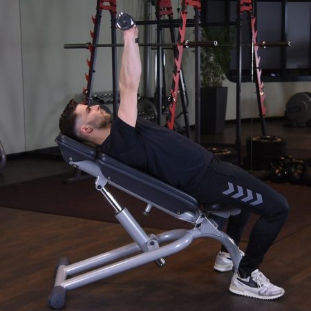 Wyciskanie hantli szeroko na ławce dodatniej Wyciskanie hantli na ławce dodatniej - just be fit