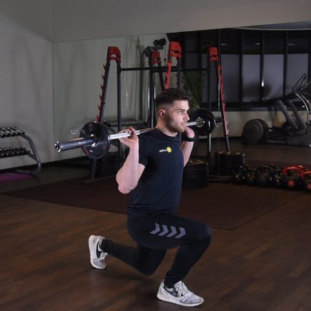 Wykroki ze sztangą na plecach Wykroki ze sztangą na plecach - just be fit