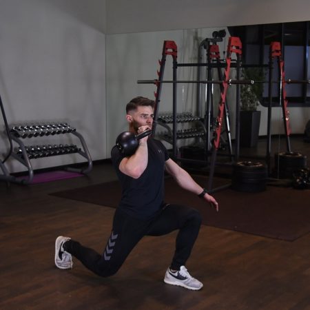Zakrok z kettlebell wysoko Zakrok z kettlebell wysoko - just be fit