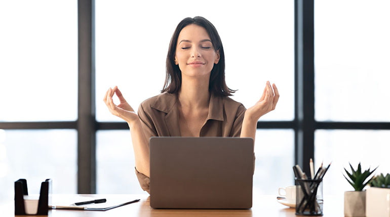 zrelaksowana kobieta