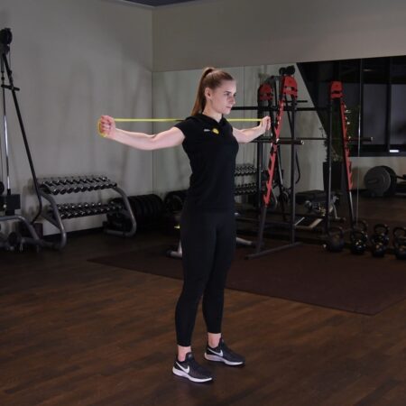 Opuszczanie ramion z gumą power band za głową just be fit Opuszczanie ramion z gumą power band za głową just be fit