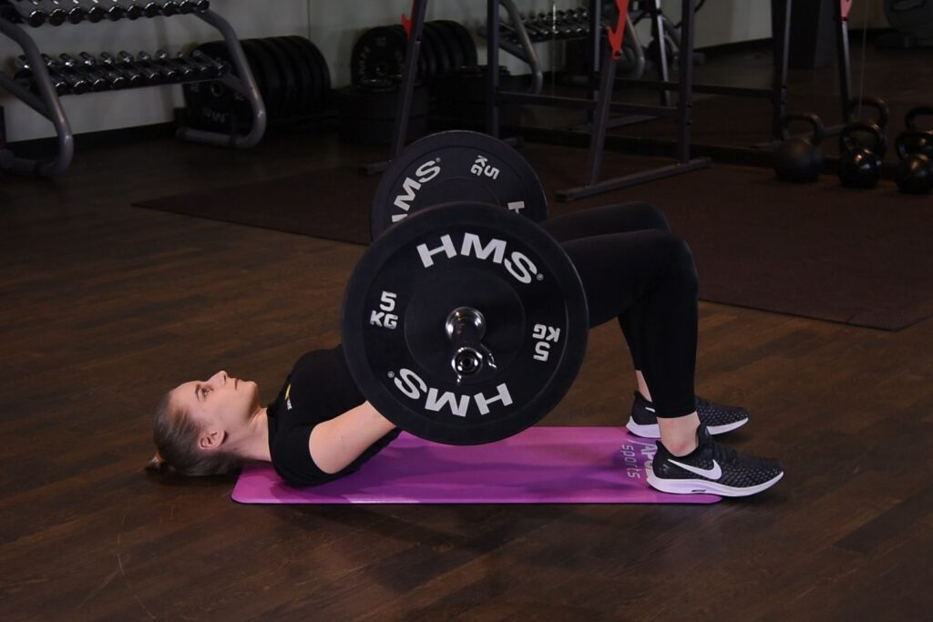 Wznosy bioder ze sztangą just be fit Wznosy bioder ze sztangą just be fit