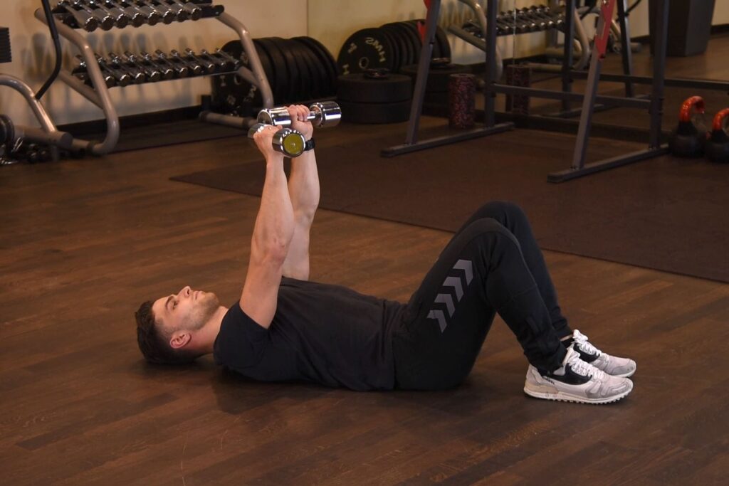 Wyciskanie hantli na ziemi wąsko-prostokąt