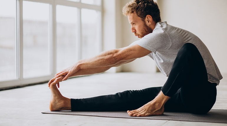 wykonywanie ćwiczeń rozciągających