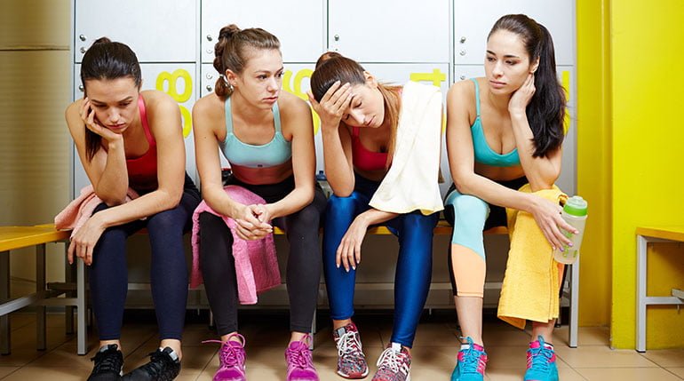 trening dla początkujących - zmęczone kobiety po treningu