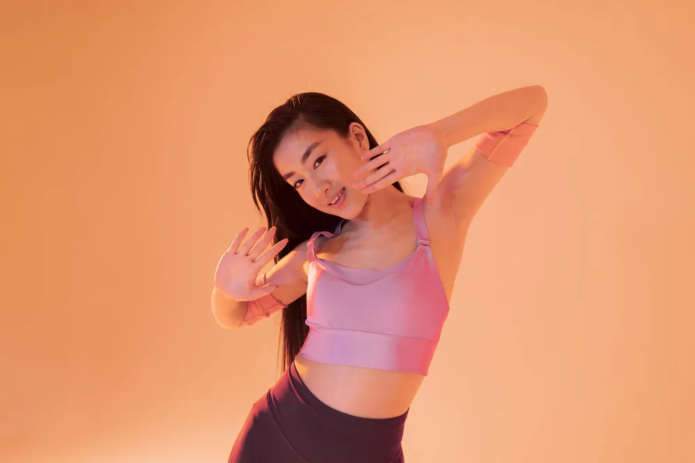 kobieta wykonująca trening zumba