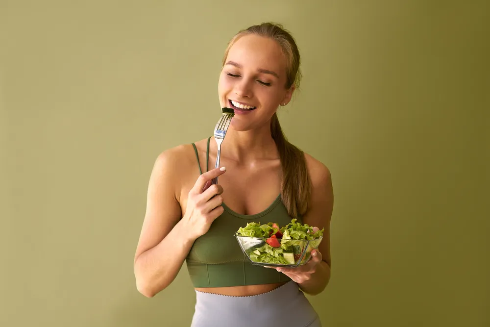 zdrowe odchudzanie kobieta w trakcie diety odchudzającej