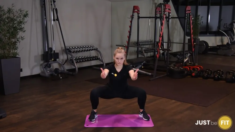 ćwiczenia na pośladki przysiad sumo