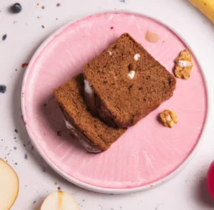 Chlebek bananowy z kakao i orzechami