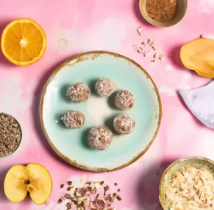 Daktylowo kakaowe kulki mocy z orzechami