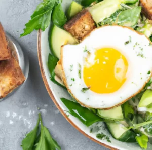 Jajka sadzone z grzankami