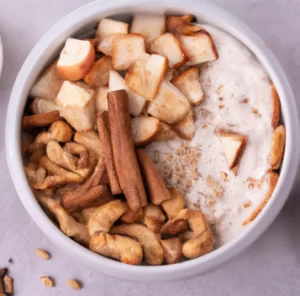Jogurt orzechowy z jabłkiem