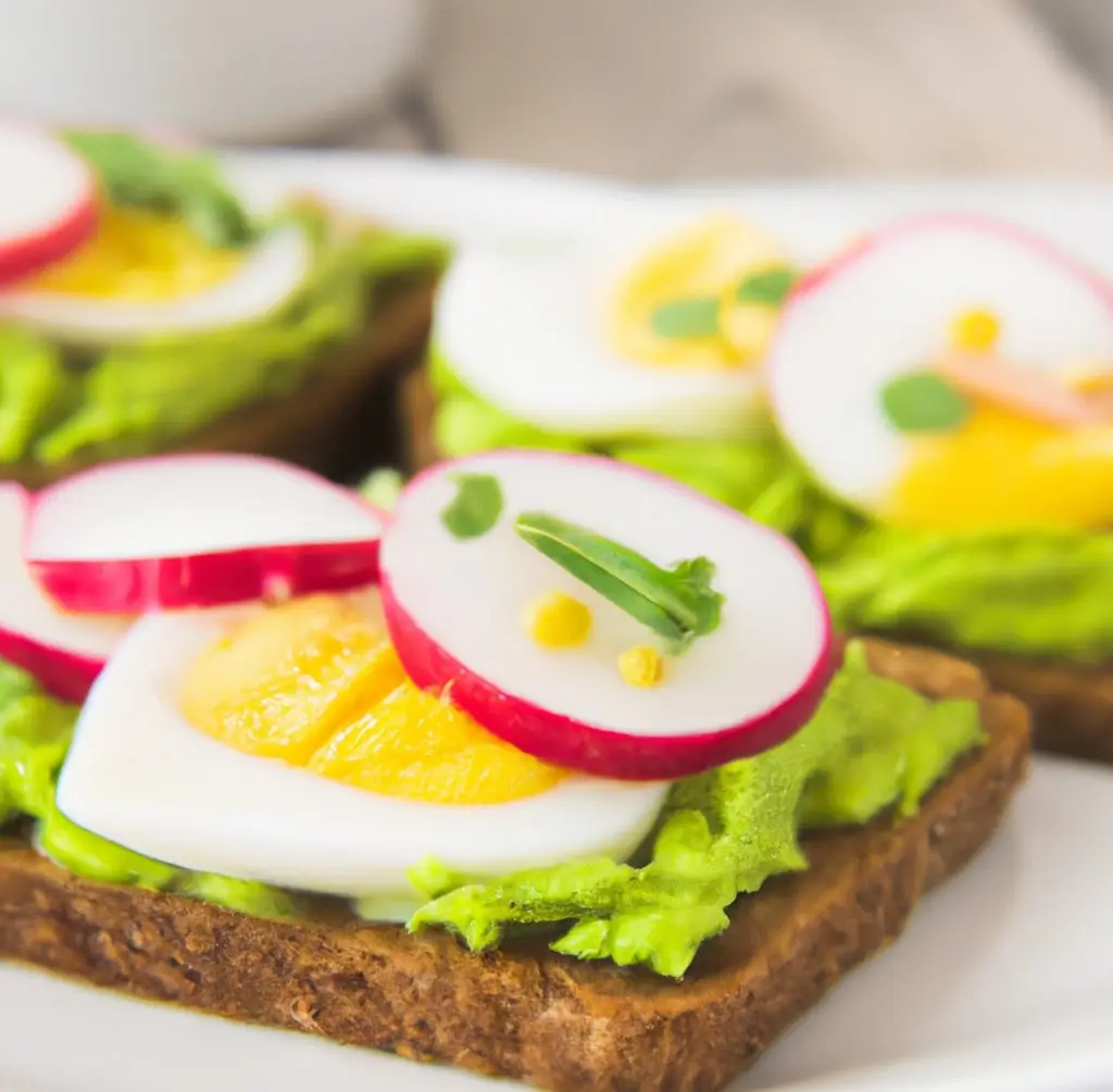 Kanapki z jajkiem i awokado