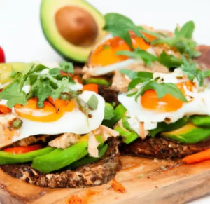 Kanapki z kurczakiem jajkiem i awokado