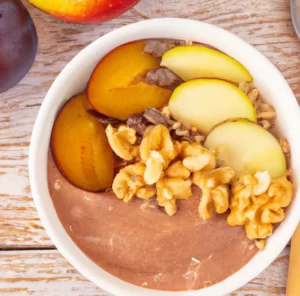 Kasza manna z owocami i orzechami