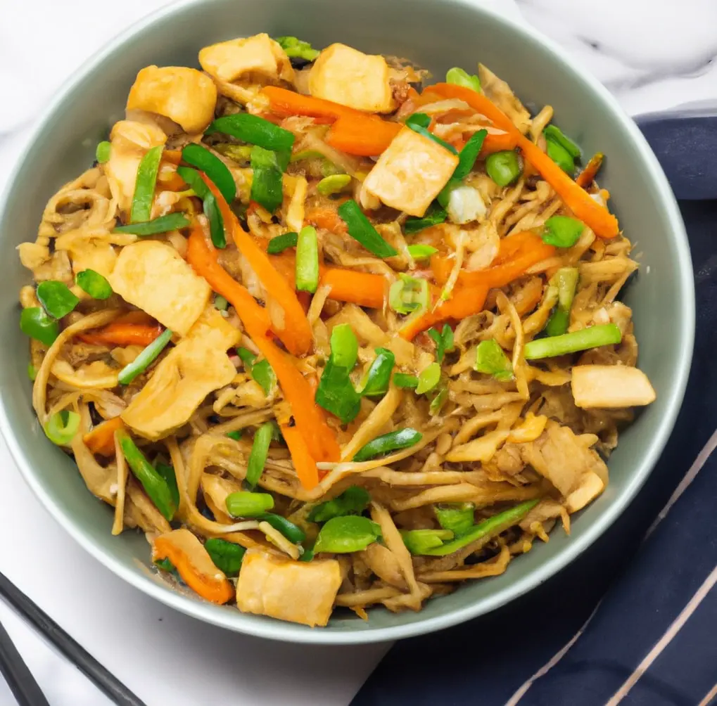 Makaron smażony z tofu i warzywami