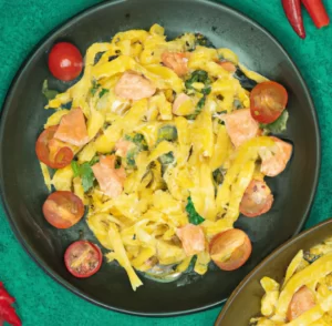 Makaron z wędzonym łososiem