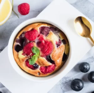 Muffiny z białą czekoladą i owocami