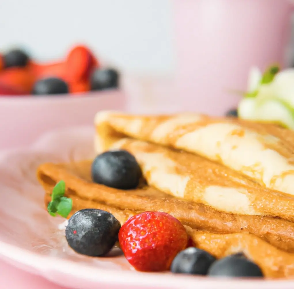 Naleśniki z serem i owocami