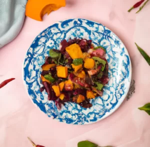 Pieczone buraki z batatami, słonecznikiem, pomarańczą i serem kozim