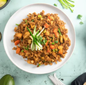 Ryż smażony z warzywami i tofu