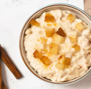 Ryżowy pudding z prażonymi gruszkami