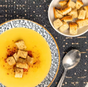 Zupa krem z ciecierzycy z grzankami