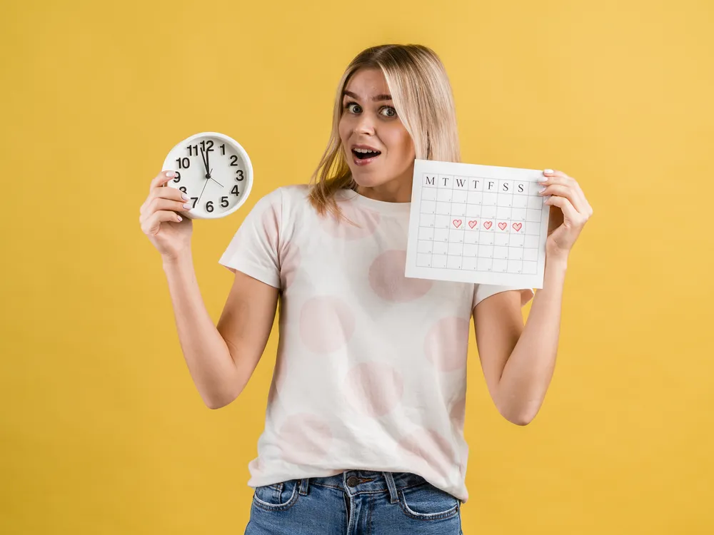 kobieta znająca zasady postu przerywanego