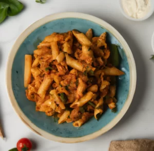 Pomidorowe penne z tuńczykiem, kaparami i oliwkami