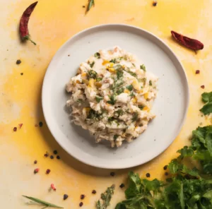 Ryżowa sałatka z ananasem, ogórkiem, selerem i kukurydzą