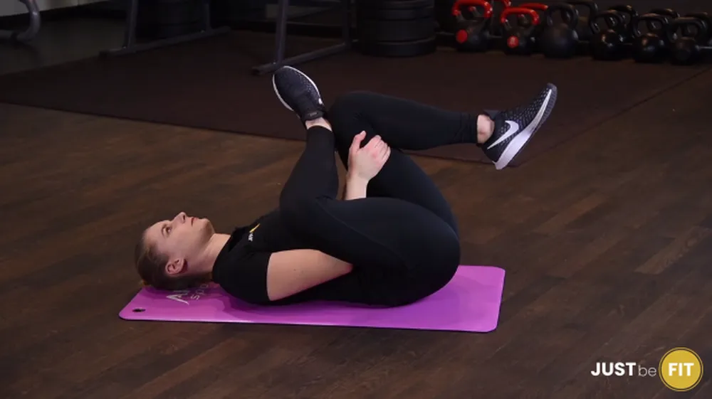 Rozciąganie pośladka w leżeniu tyłem